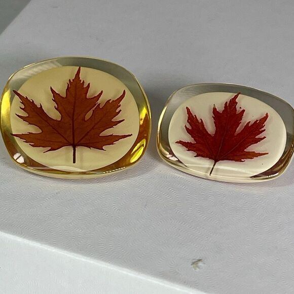 Vintage Jewelry - Lot of 2 vintage acrylic maple leaf brooches